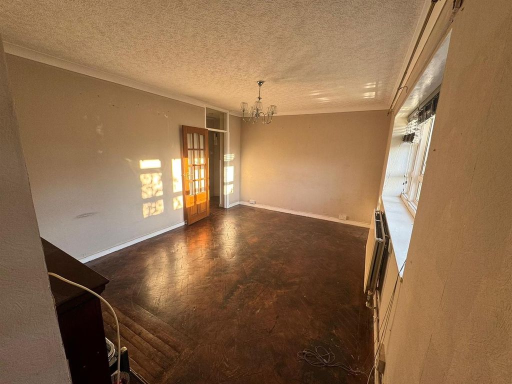Property photo 3 of 12 2.Jpg