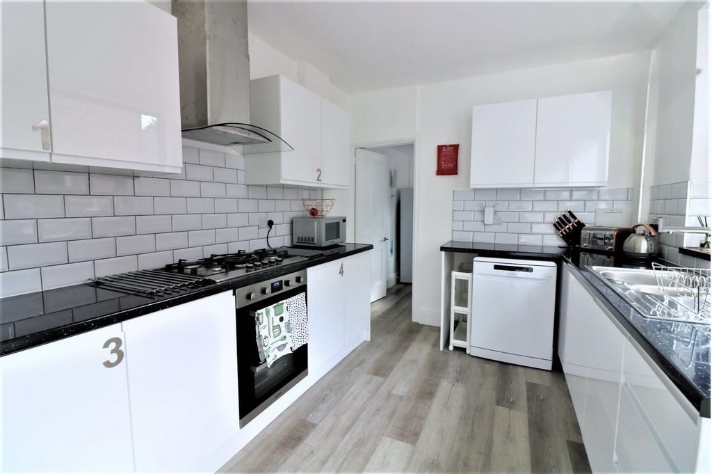 Property photo 2 of 6 72Vep00U8UK_Wytzknssmw.Jpg