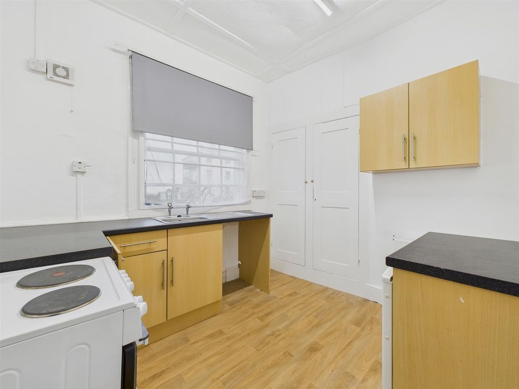 Property photo 3 of 7 Kitchen