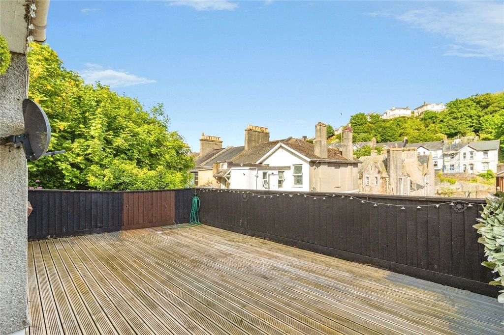 Property photo 2 of 18 Picture No. 17