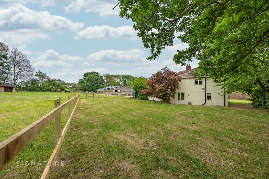 Property photo 2 of 25