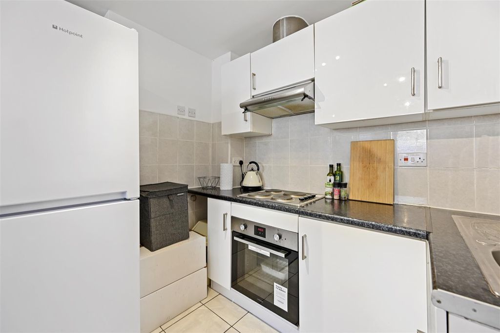 Property photo 3 of 7 Bcfbl - Askew Road - Kitchen (3)-1.Jpg