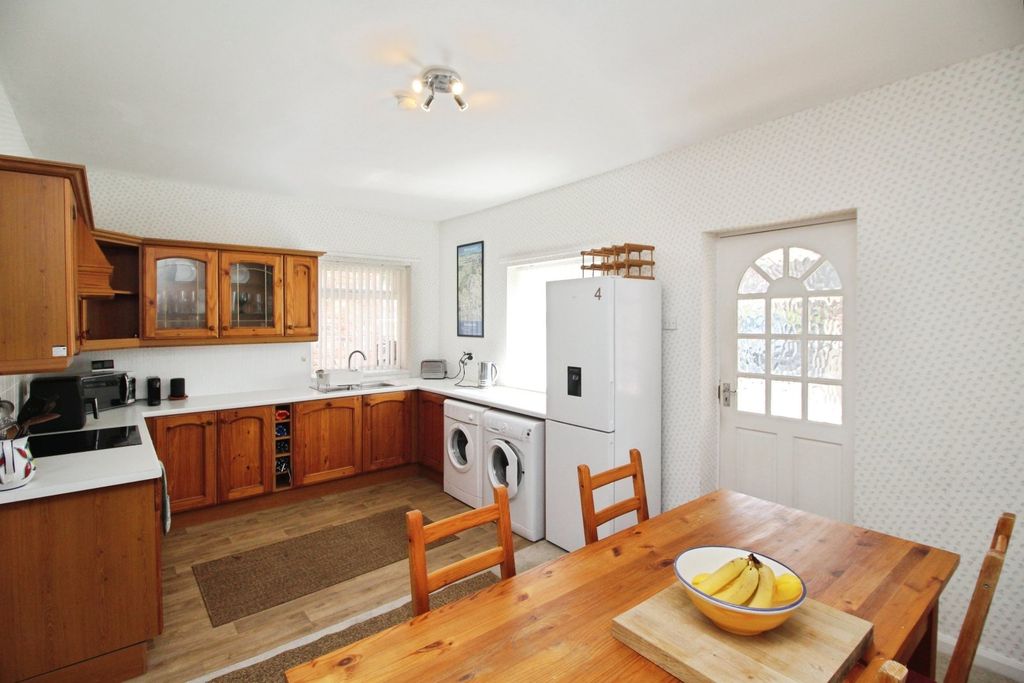 Property photo 2 of 19 Kitchen