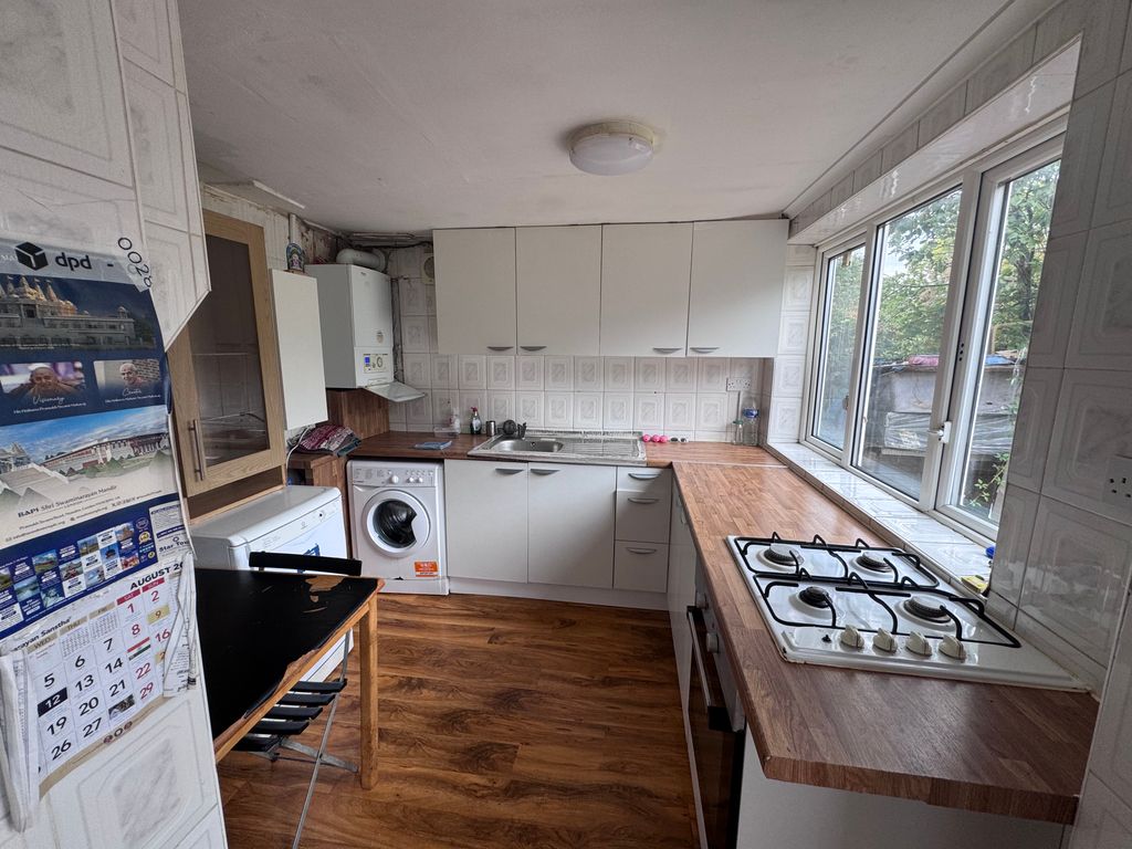 Property photo 3 of 4
