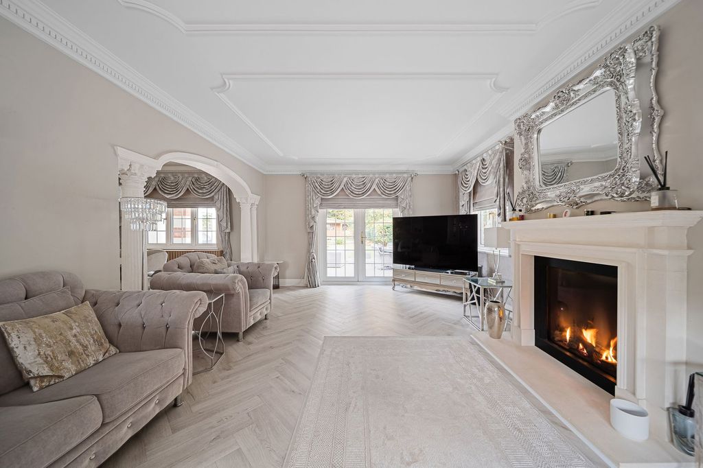 Property photo 1 of 33