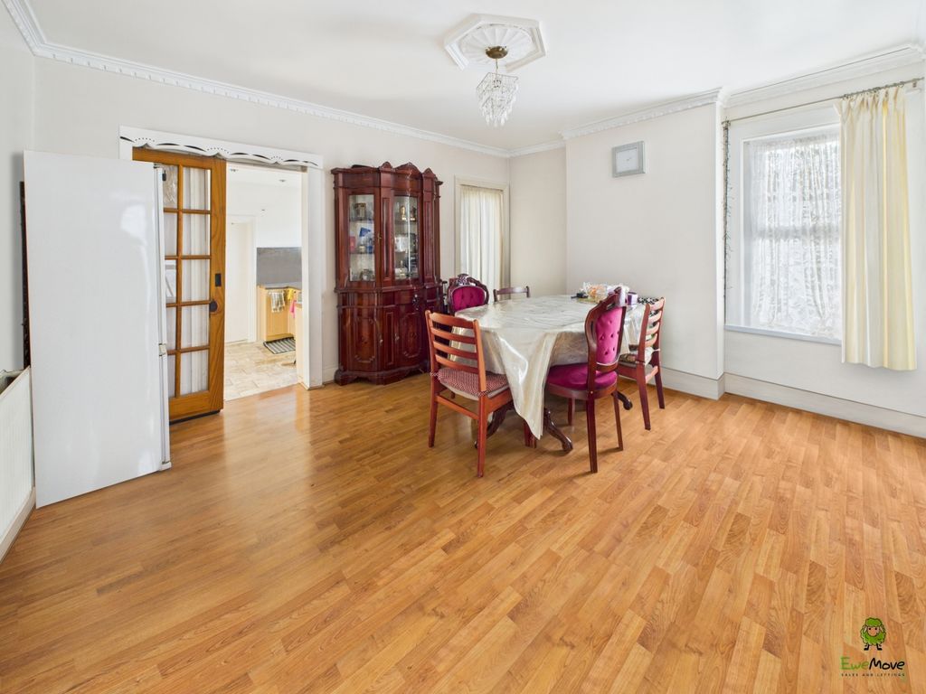 Property photo 2 of 8 Presented By Robert At Ewemove Bexleyheath And Dar