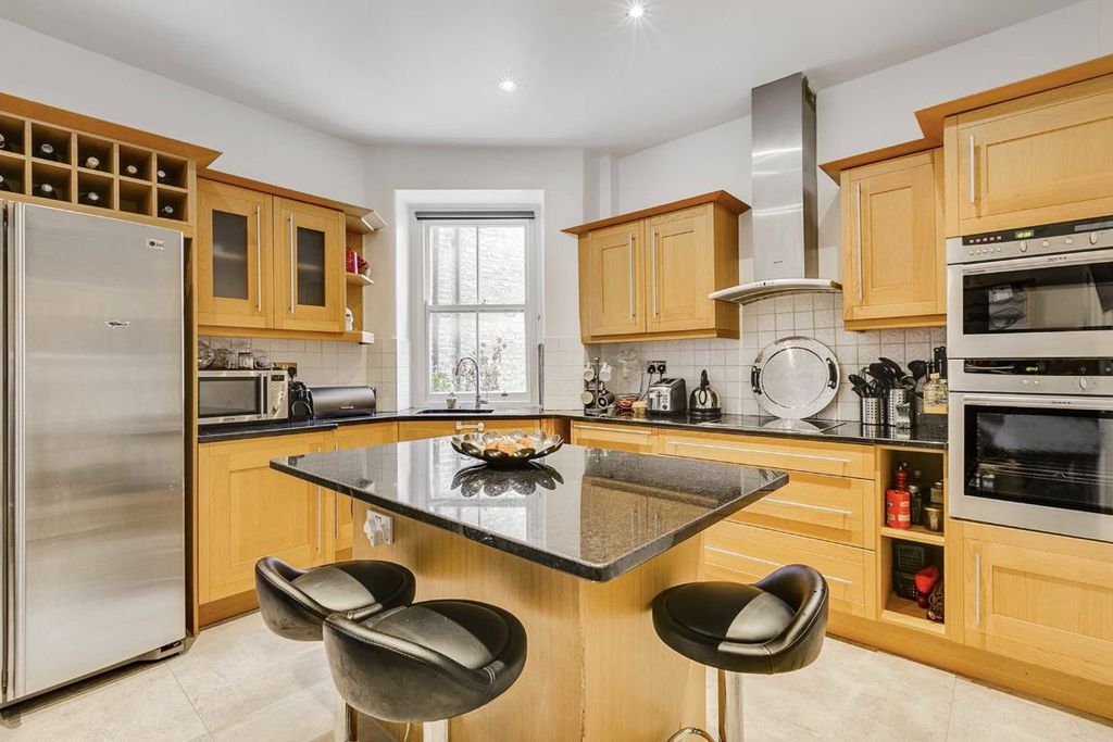 Property photo 2 of 5