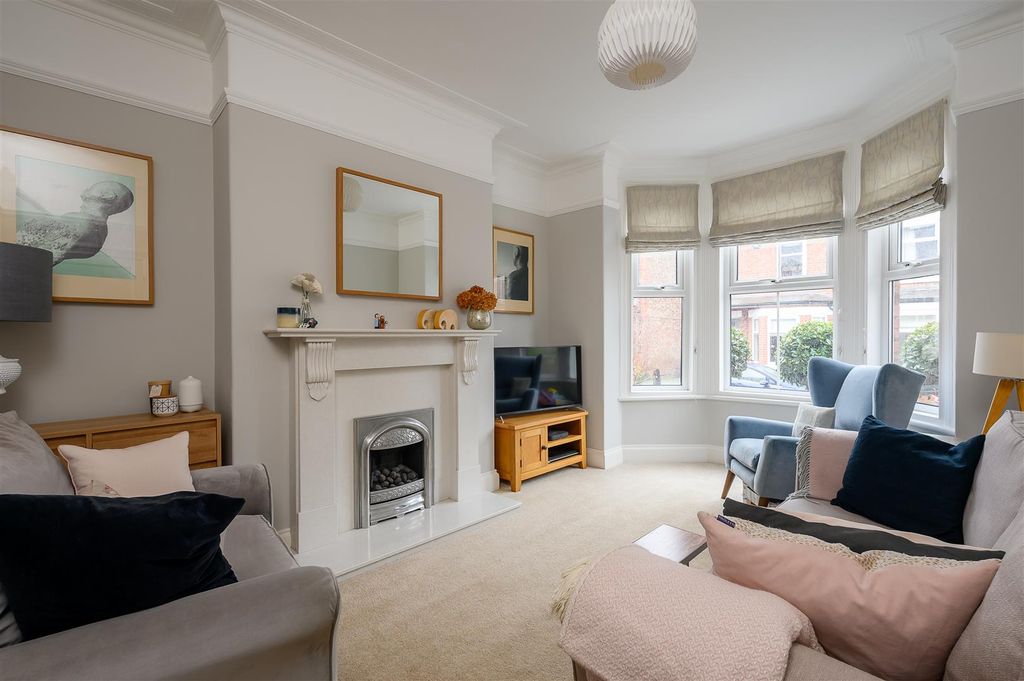 Property photo 2 of 20 Living Room