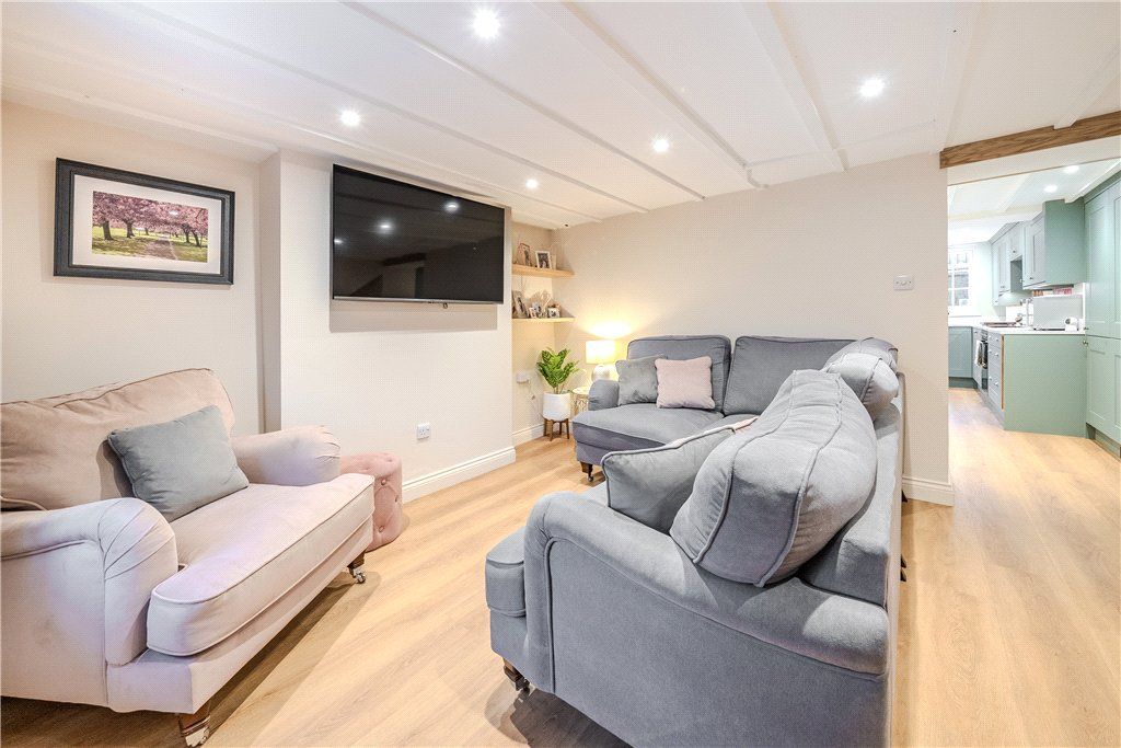 Property photo 2 of 19 Stunning Lounge