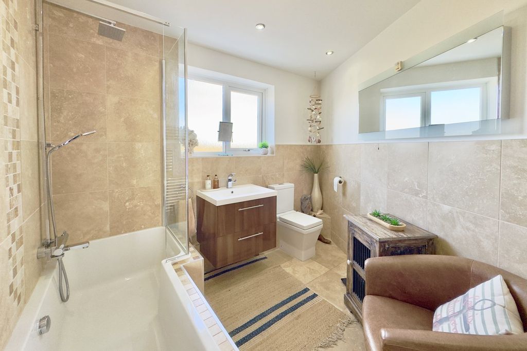 Additional image 18 of 3 bed flat for salePenthouse, West Cliff Road, West Cliff, Bournemouth BH4