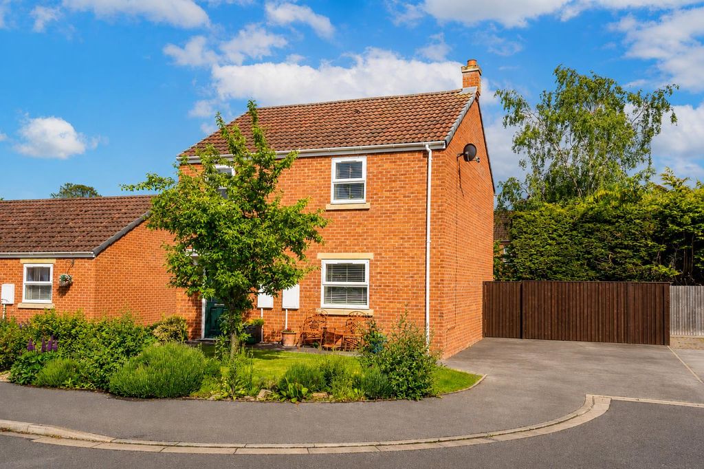 Property photo 1 of 19 External