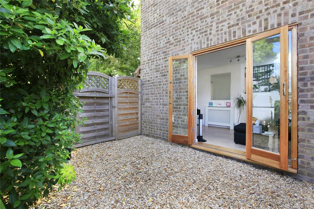 Property photo 3 of 12