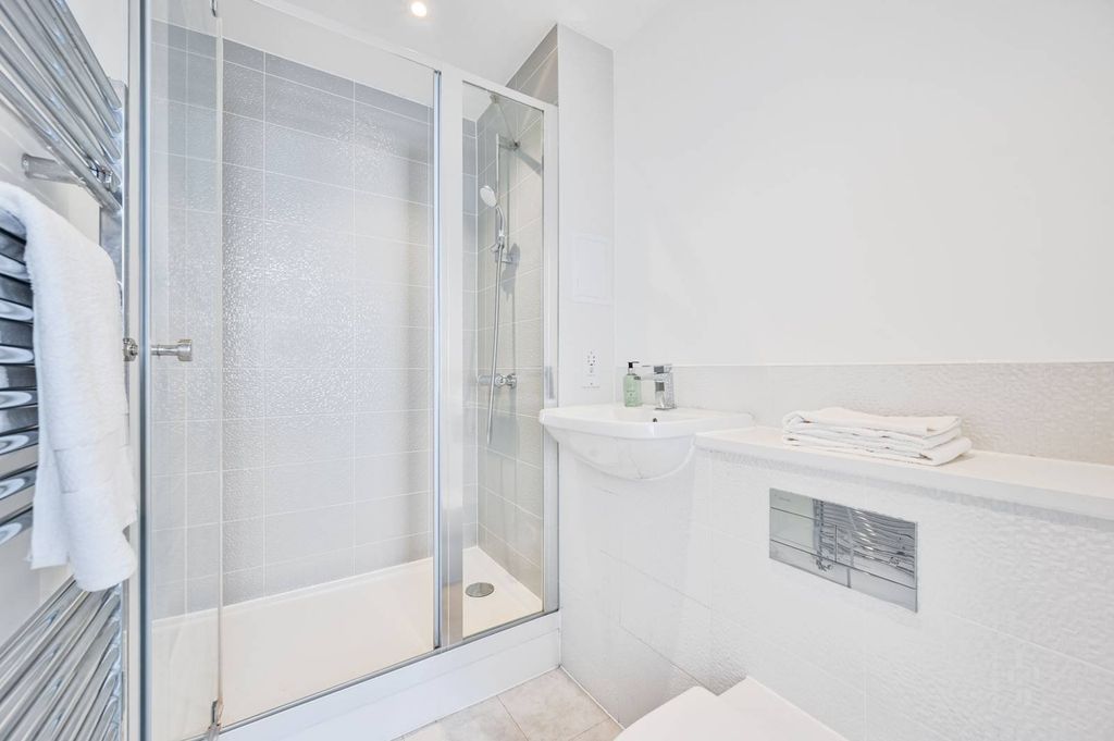 Property photo 3 of 23