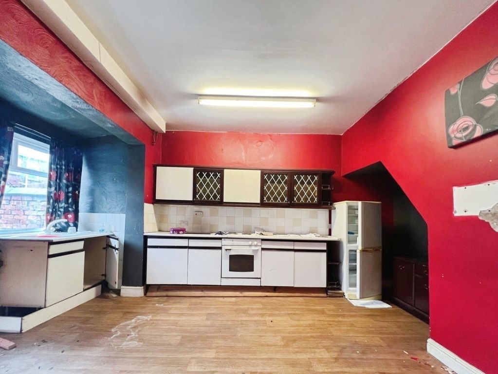 Property photo 3 of 14 Pbox-Kitchen-309726.Jpg