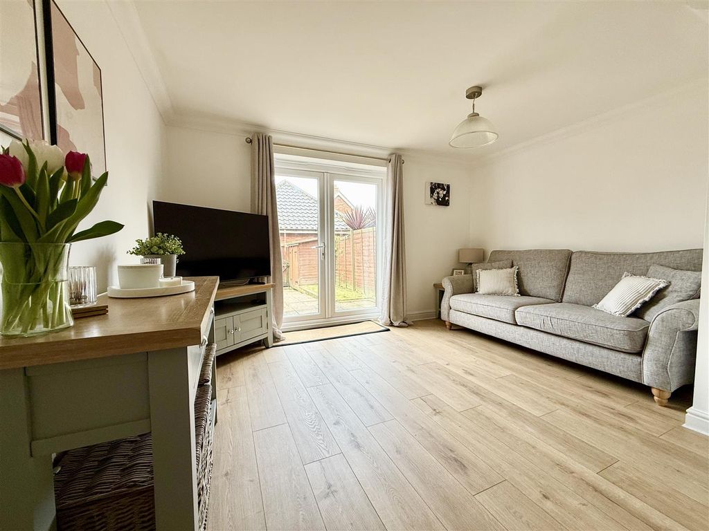 Property photo 3 of 14 Lounge