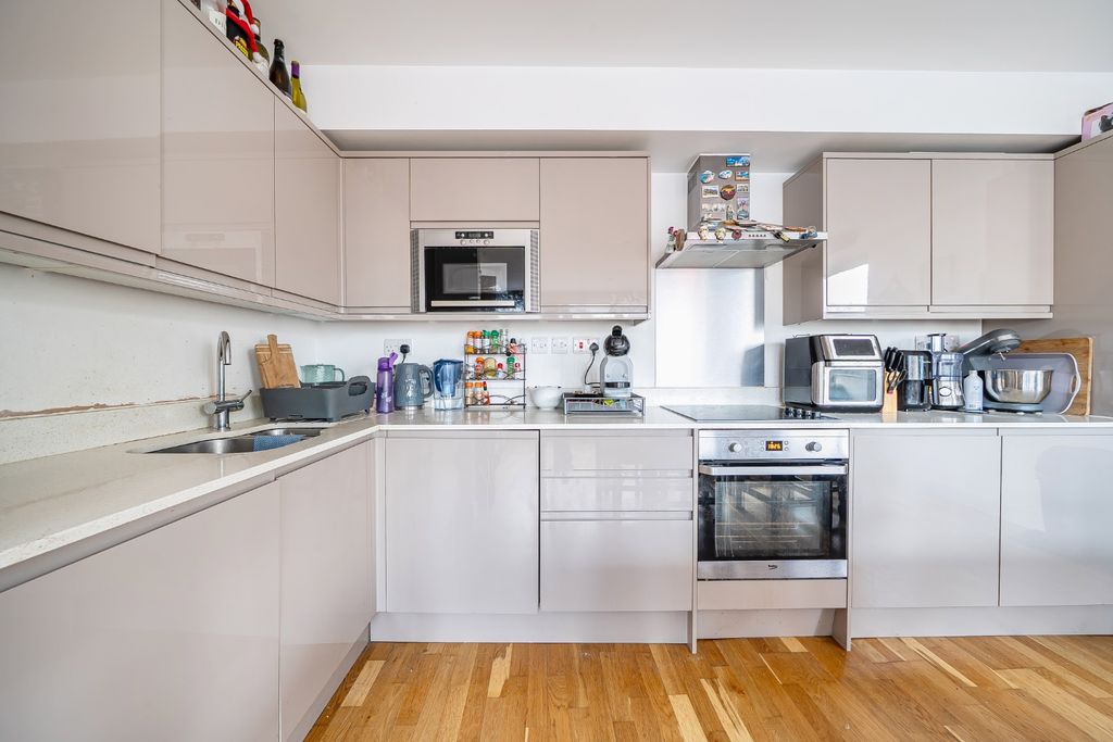 Property photo 2 of 18 4737654