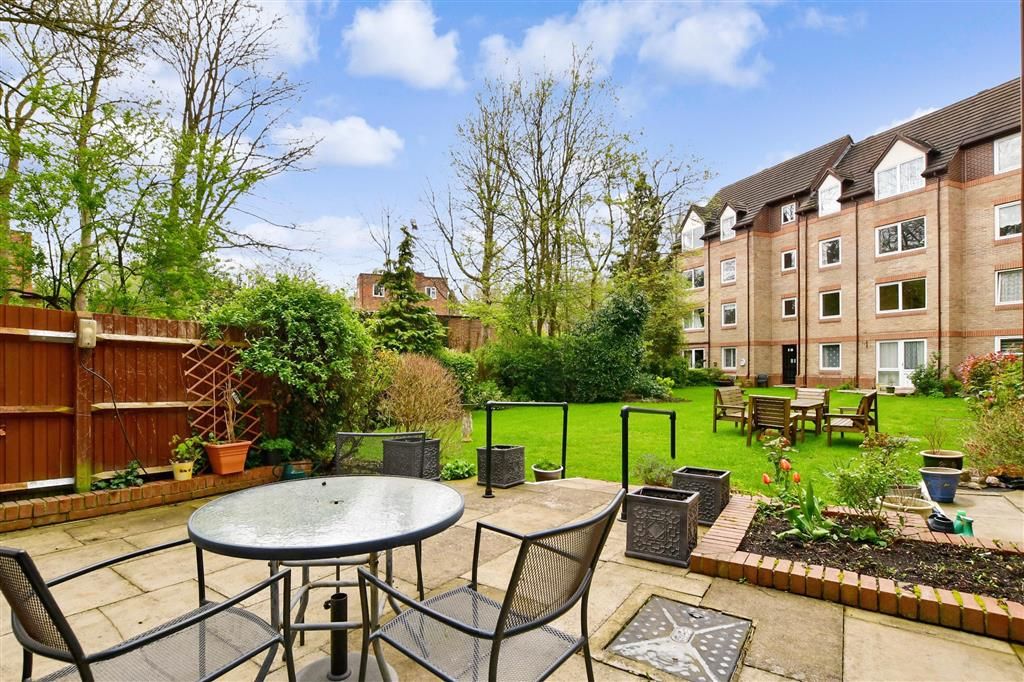 Property photo 1 of 9 Communal Gardens