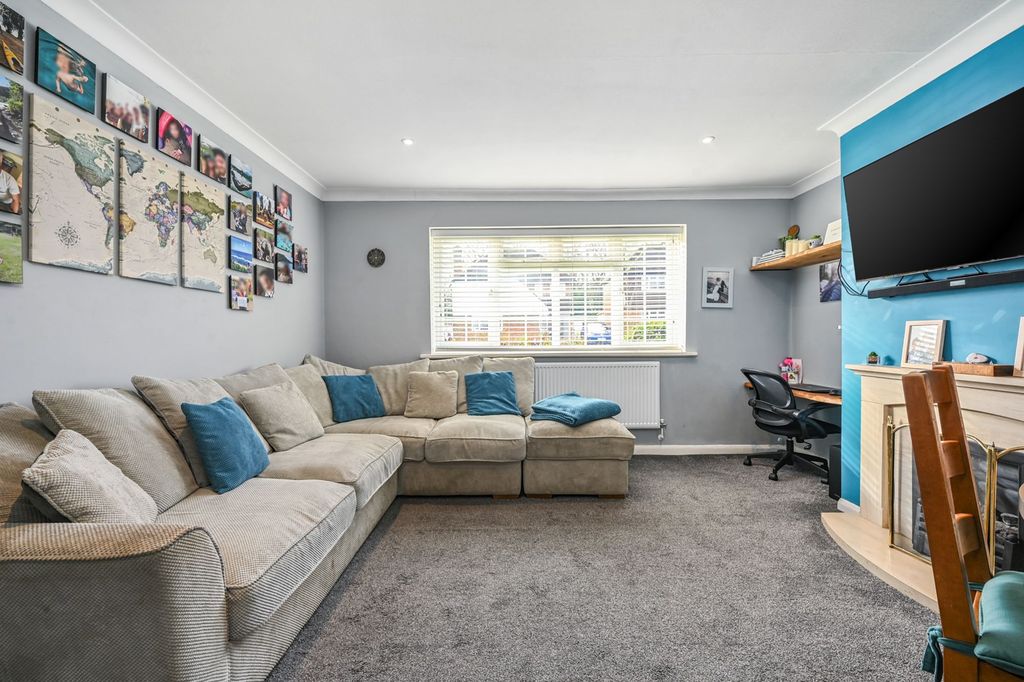 Property photo 2 of 17