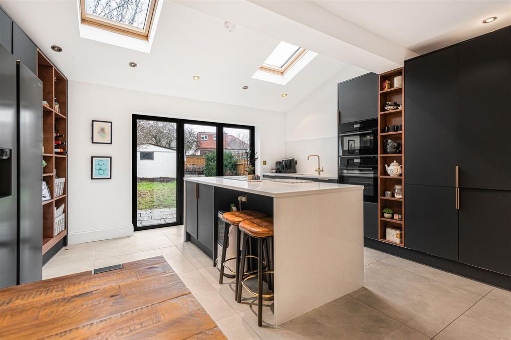 Property photo 2 of 15 10_66438.Jpg