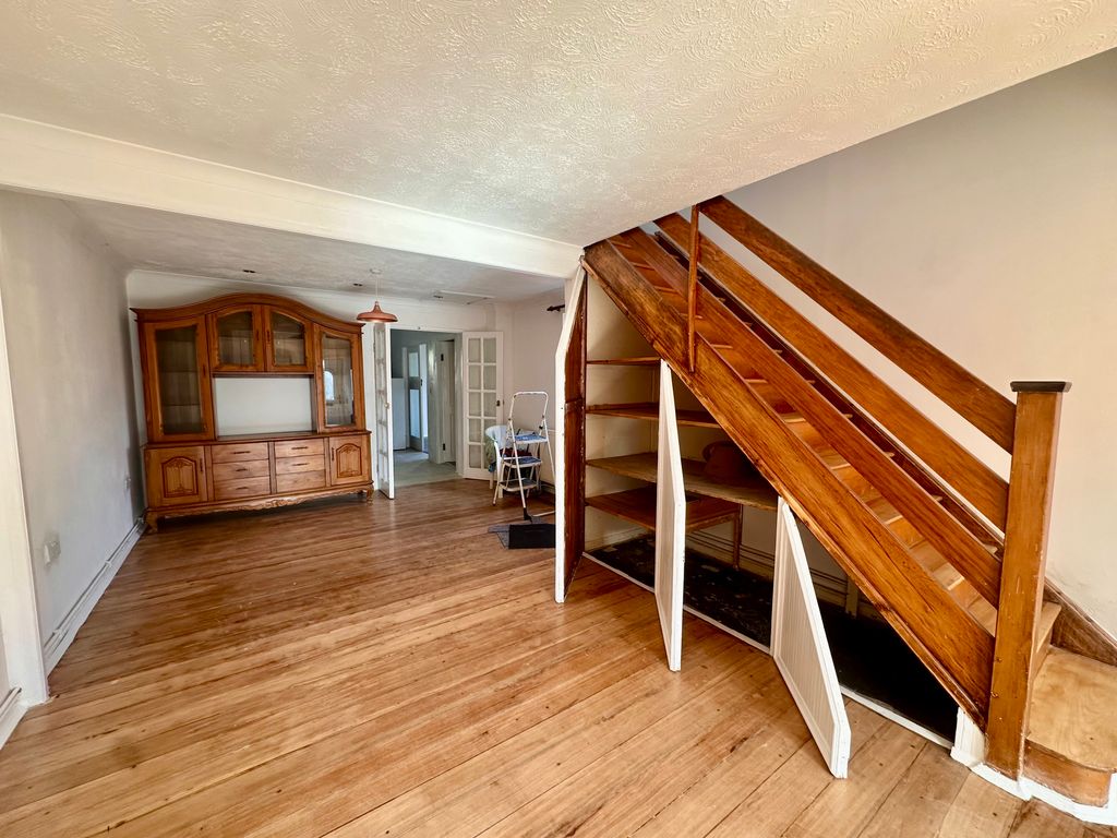 Property photo 2 of 14 Image