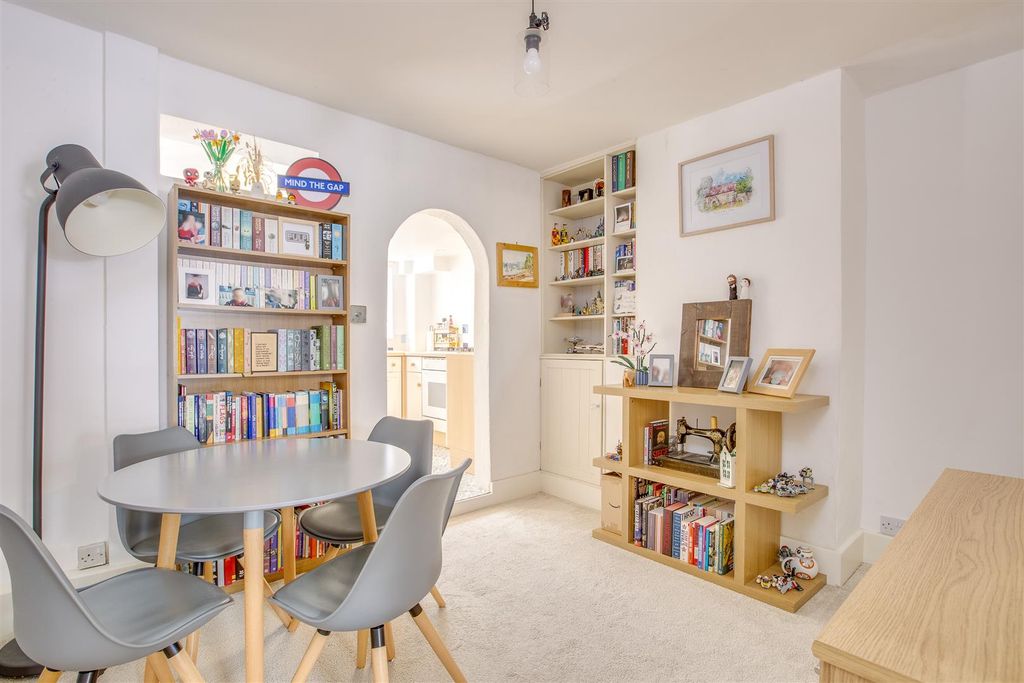 Property photo 3 of 11 54 Temple End, Hp13 5Ds-5.Jpg