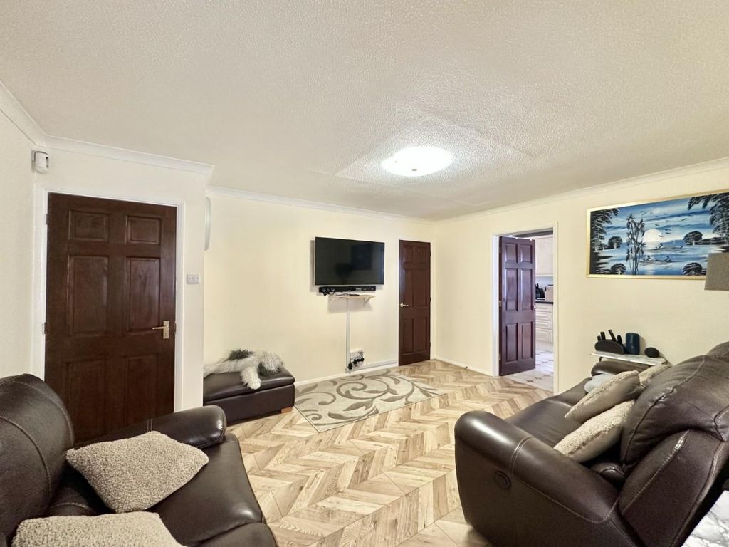 Property photo 3 of 16 c9592A05-6d27-4Fc1-89B4-8Aa283682633.Jpg