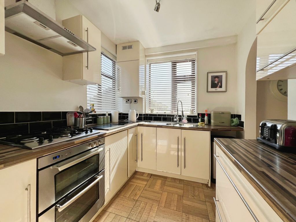 Property photo 3 of 19 Kitchen