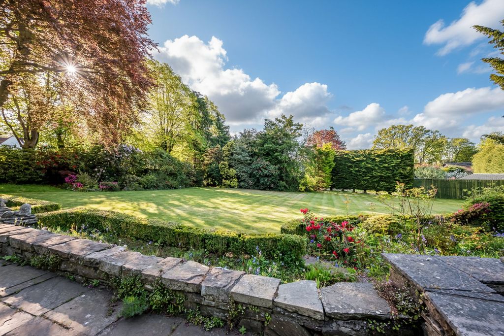 Property photo 2 of 33