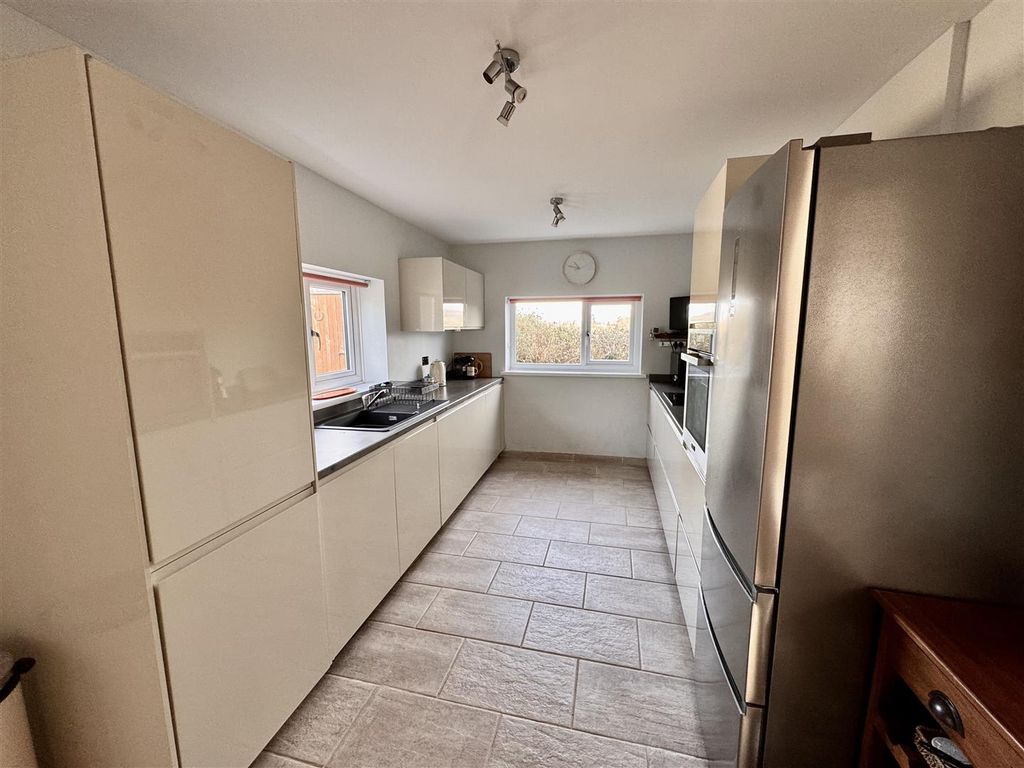 Property photo 3 of 30 Kitchen/Diner