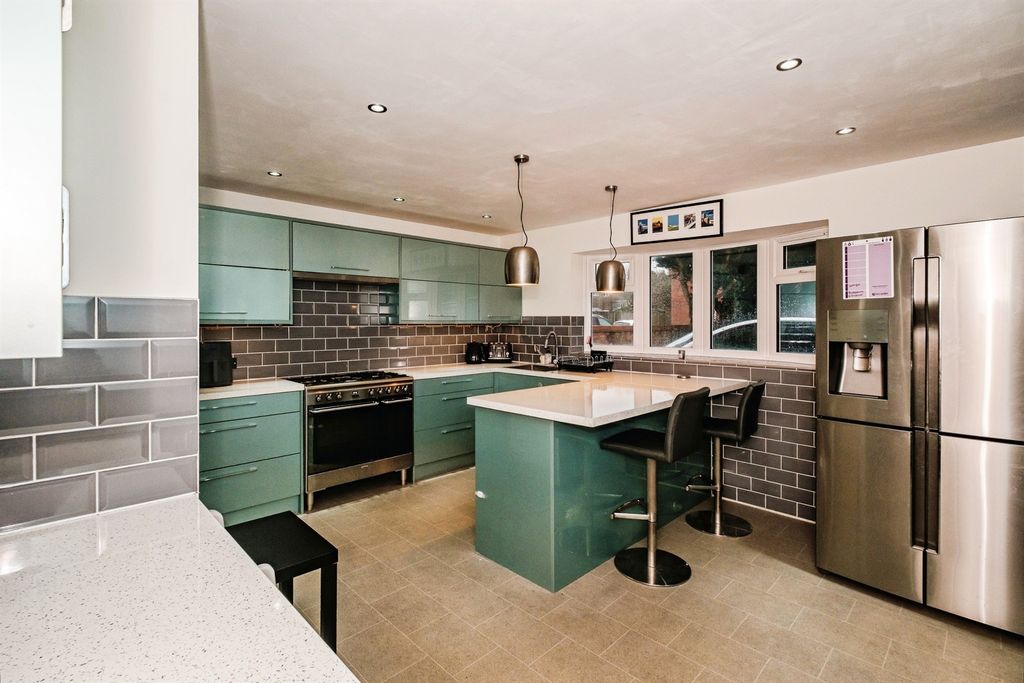 Property photo 3 of 25