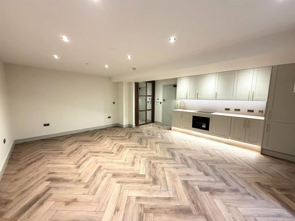 Property photo 1 of 5 Living Room (2).Jpg