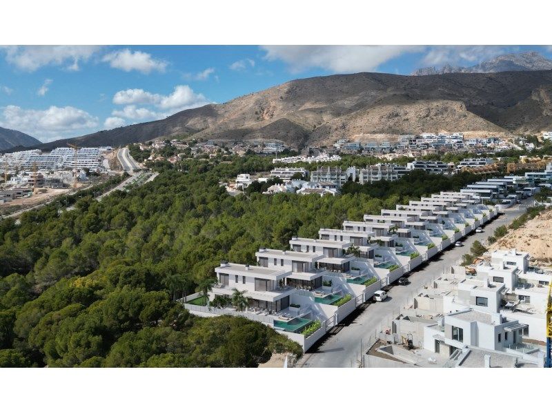 Property photo 3 of 27