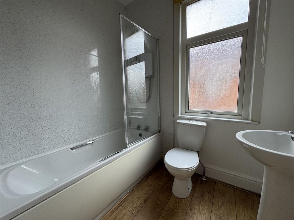 Property photo 2 of 3 Bathroom