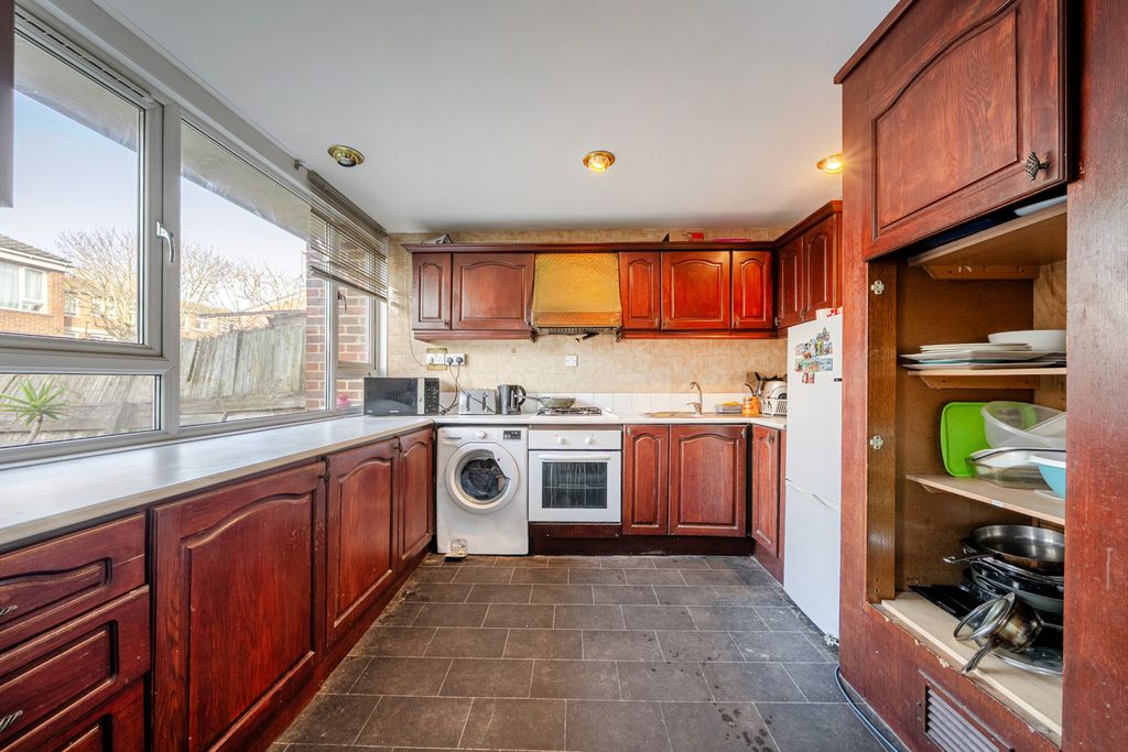 Property photo 2 of 17 Kitchen