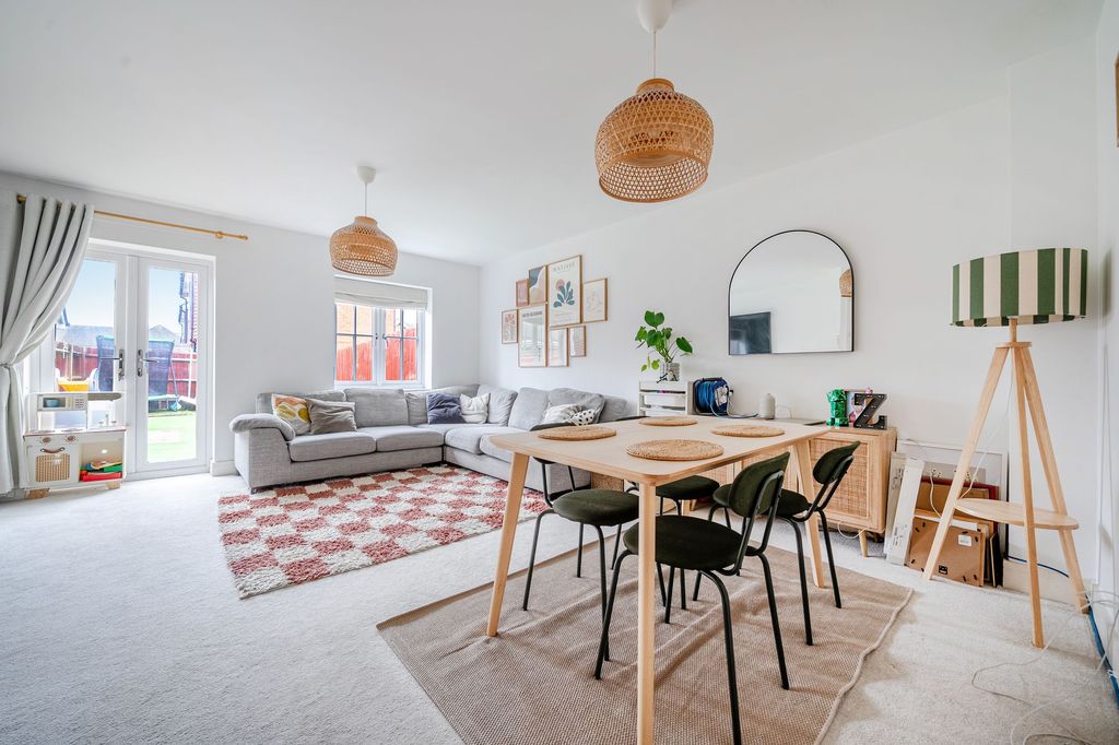 Property photo 2 of 17 Sitting/Dining Room