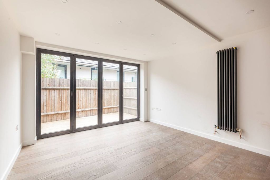 Property photo 3 of 9