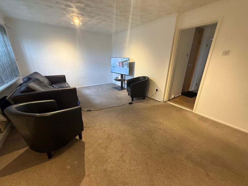 Property photo 2 of 7 Living