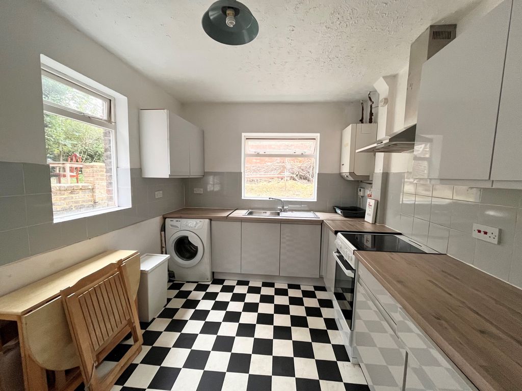 Property photo 1 of 16 5 Bed Furnished Terraced