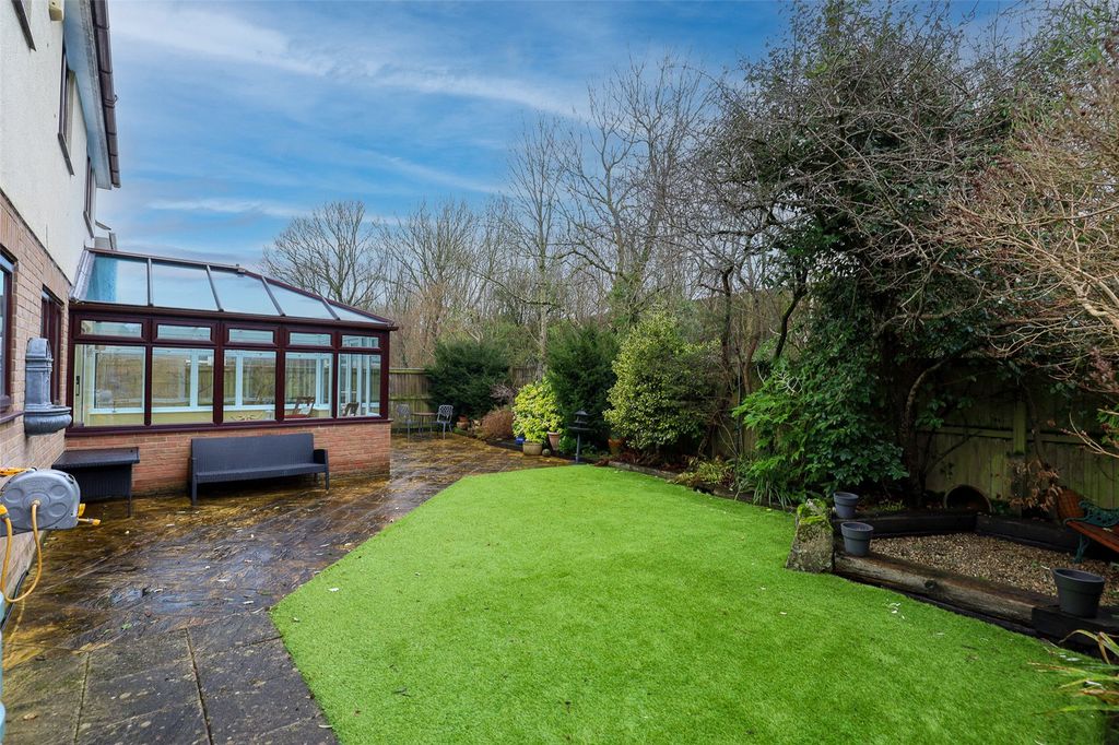 Property photo 2 of 19 Picture No. 18
