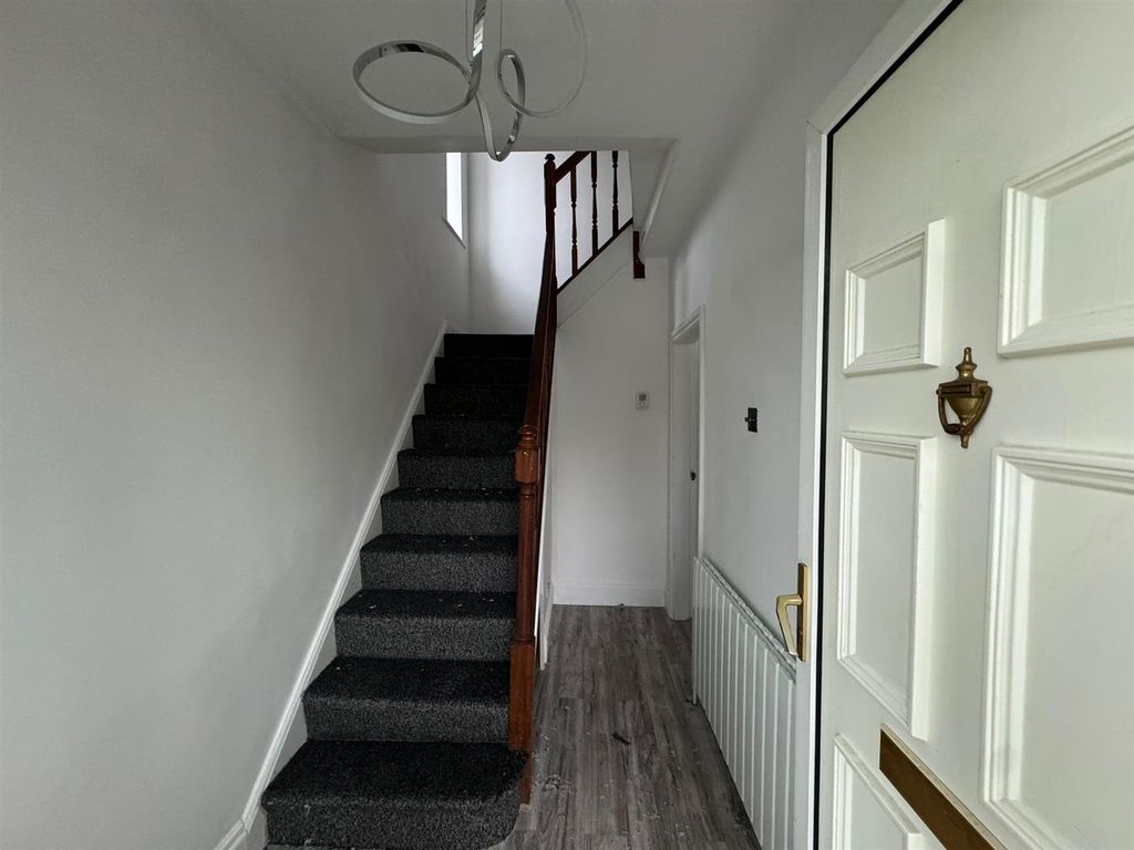 Property photo 2 of 15 Hallway.Jpeg