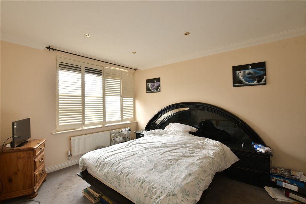 Property photo 1 of 14 Bedroom 1