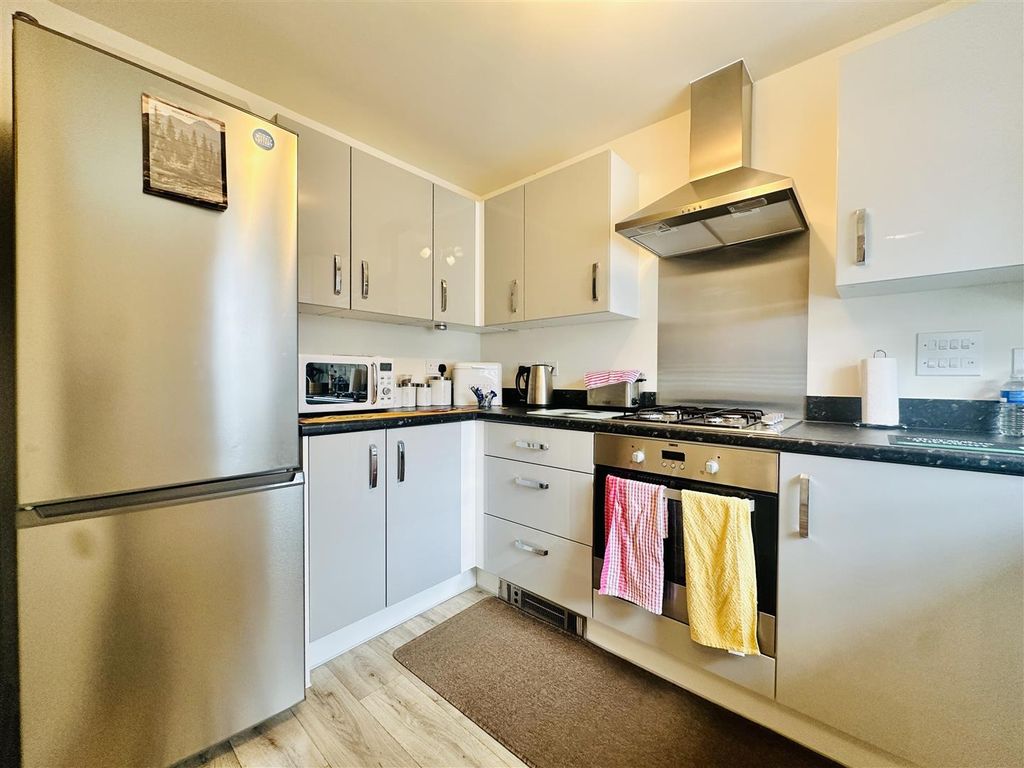 Property photo 3 of 12 Kitchen