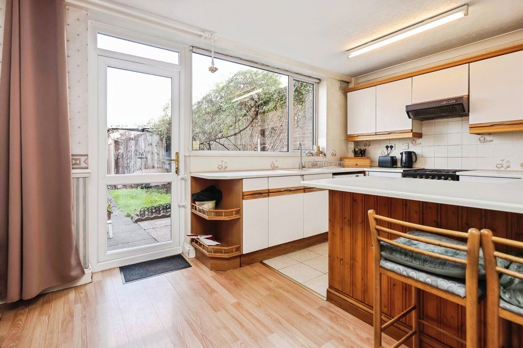 Property photo 3 of 17 Photo