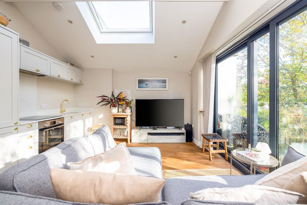 Property photo 1 of 18 Char9031-1.Jpg