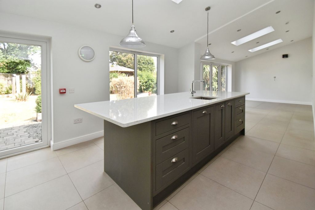 Property photo 3 of 19 Kitchen Diner Family Room