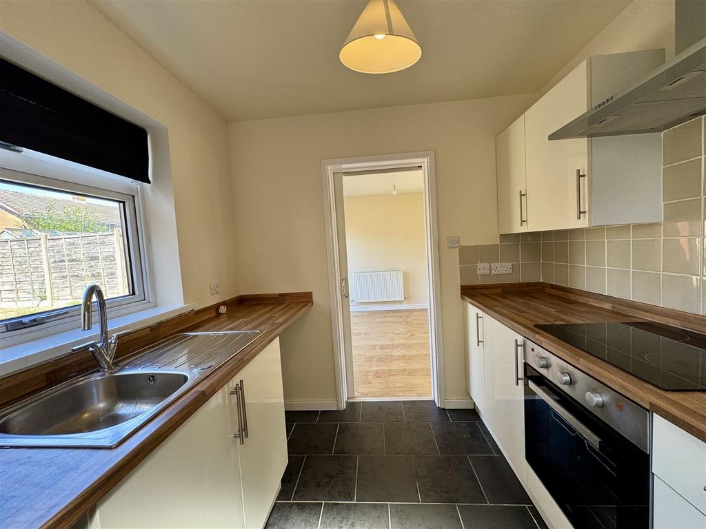 Property photo 3 of 21 Kitchen
