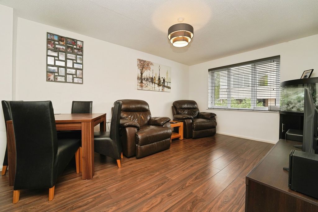Property photo 3 of 11 Pbox-Img.Jpg