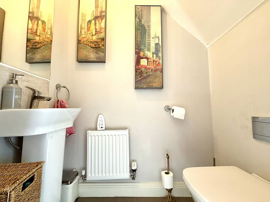Property photo 3 of 28