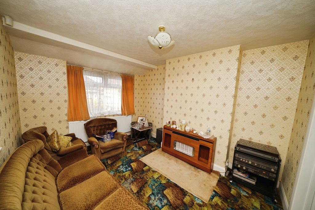 Property photo 2 of 11 Lounge