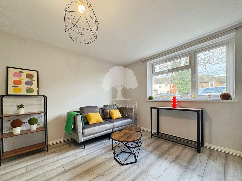 Property photo 3 of 8 Lounge